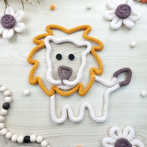 Leão em tricotin para decoração de quarto infantil