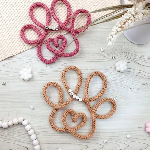 Flores e coração em tricotin para presentes personalizados