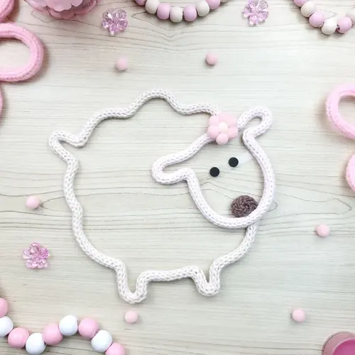 Ovelha fofa em tricotin para decoração infantil